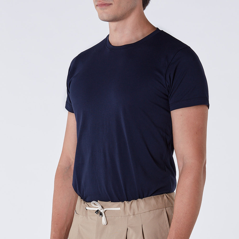 
                  
                    T-shirt in cotone blu
                  
                