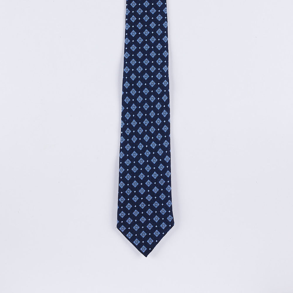 
                  
                    Cravatta in lana 14
                  
                
