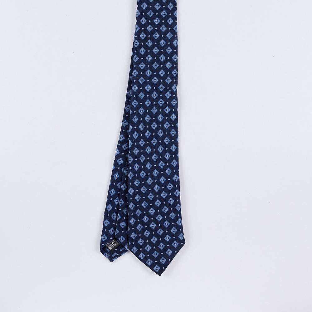 
                  
                    Cravatta in lana 14
                  
                